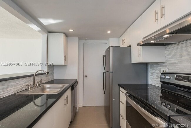 Building Photo - 7545 E Treasure Dr