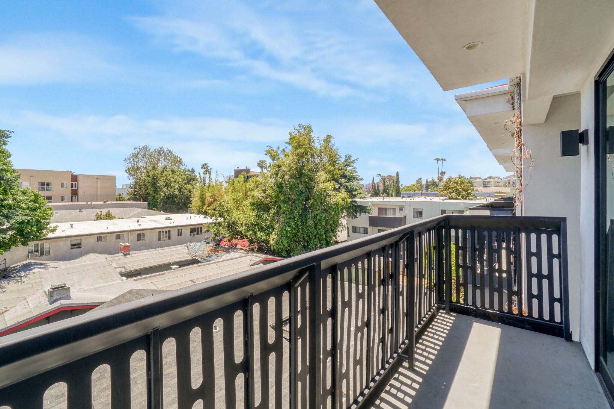 Building Photo - 1447 N Martel Ave