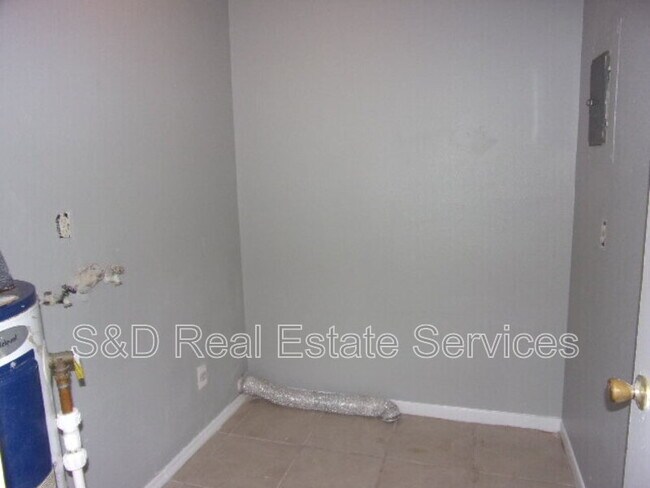 Building Photo - 3025 St Paul Dr