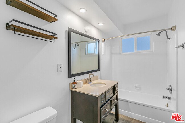 Building Photo - 1837 N La Brea Ave