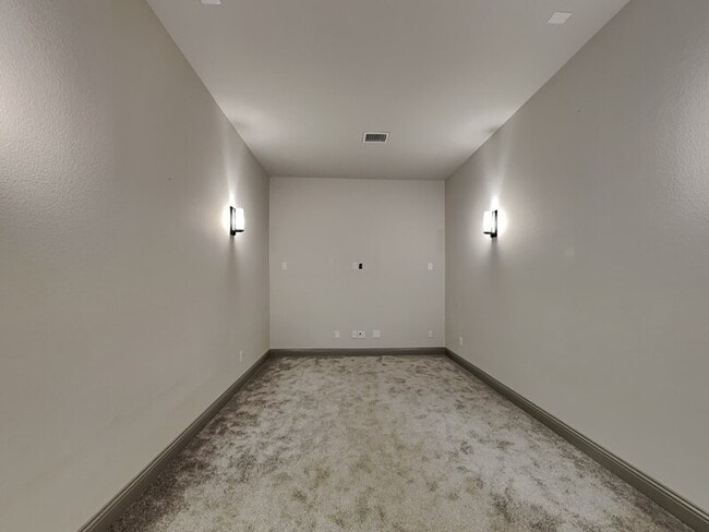 Building Photo - 614 Summer Oaks Dr