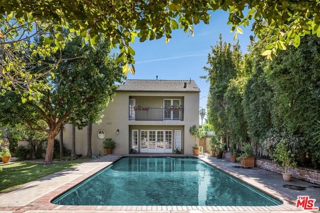 Building Photo - 627 Elm Dr