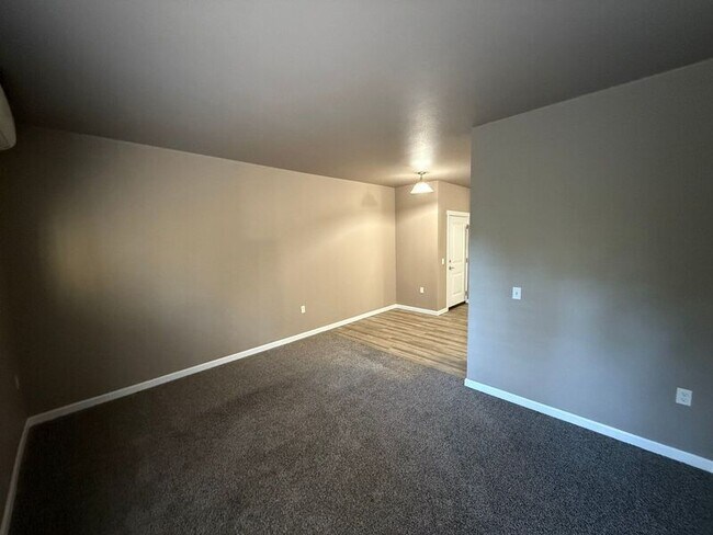 Building Photo - 4255 Hawthorne Ave NE