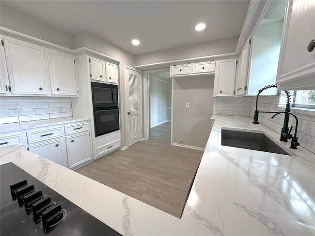 Building Photo - 714 Oder Ln