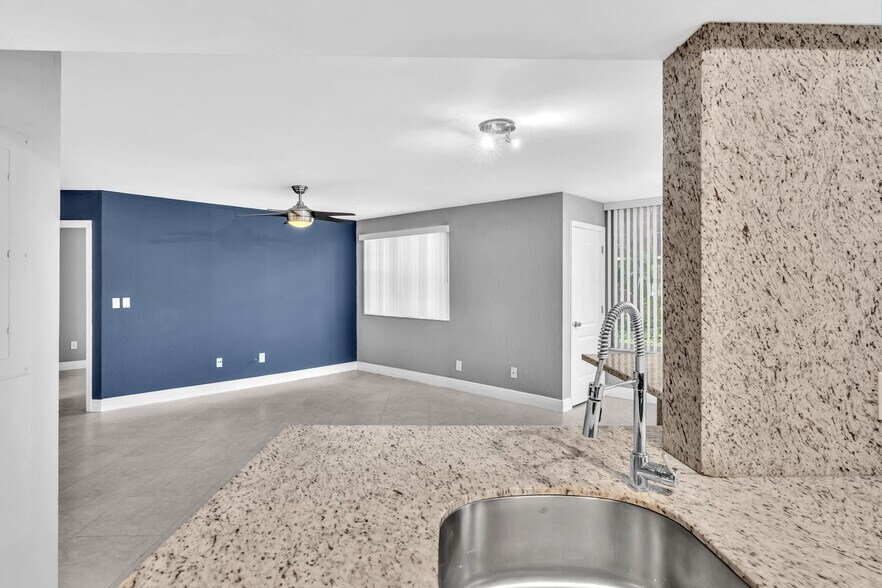 Building Photo - 2881 N Oakland Forest Dr
