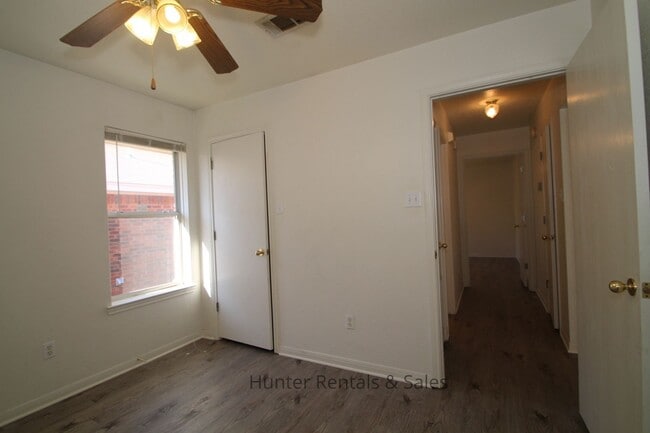 Building Photo - What's Not To Love?