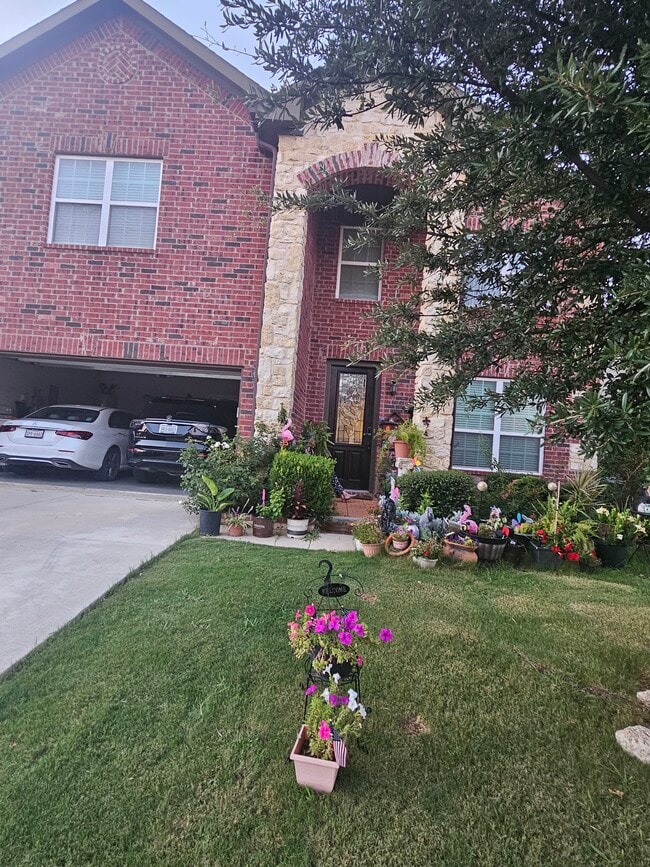 Building Photo - 2325 Gutierrez Dr