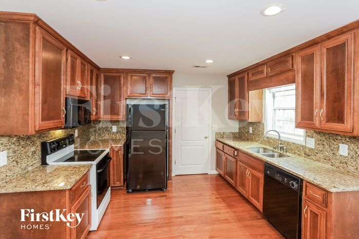 Building Photo - 205 Crown Oaks Ct