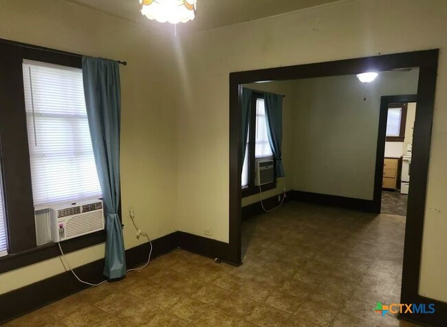 Building Photo - 121 Ave G