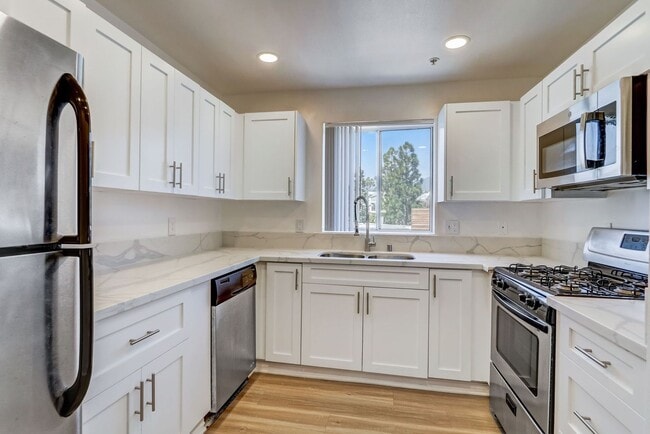 Interior Photo - 16070 Sunset Blvd