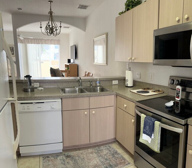 Building Photo - 1180 South Beach Cir