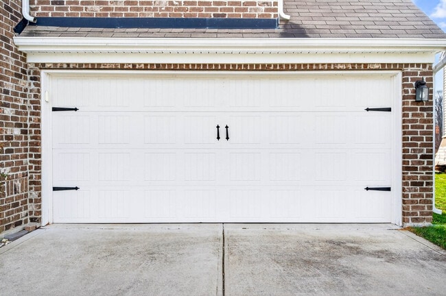 Building Photo - 1961 Creek Bank Dr