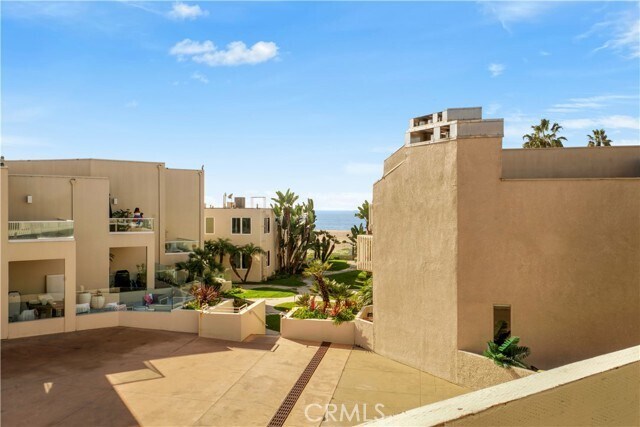 Building Photo - 7301 Vista Del Mar