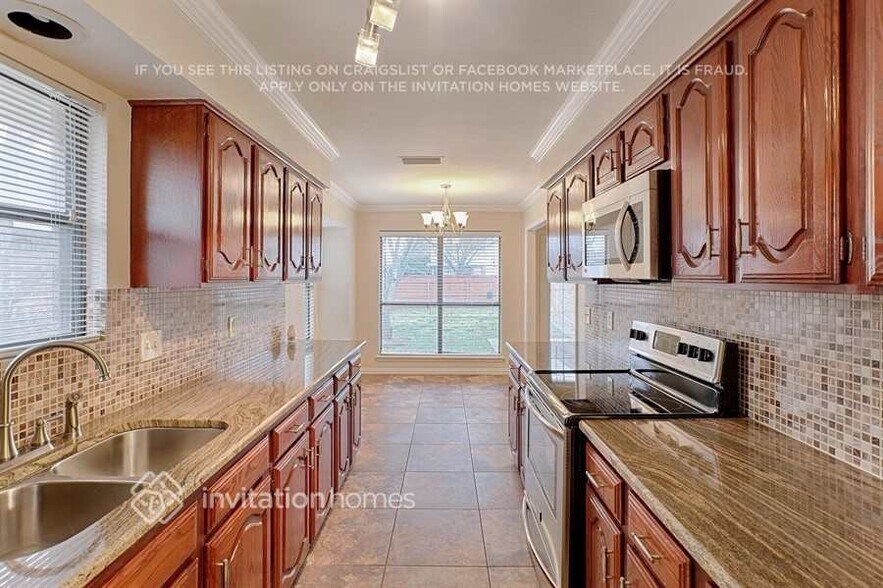 Building Photo - 1720 Brighton Dr