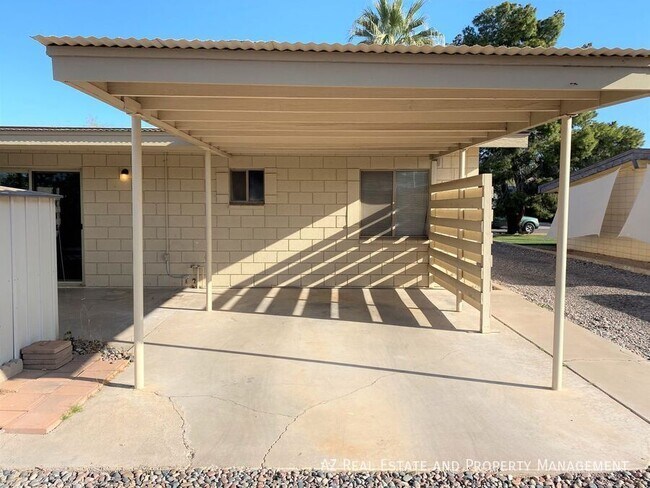 Building Photo - 7035 E Wilshire Dr