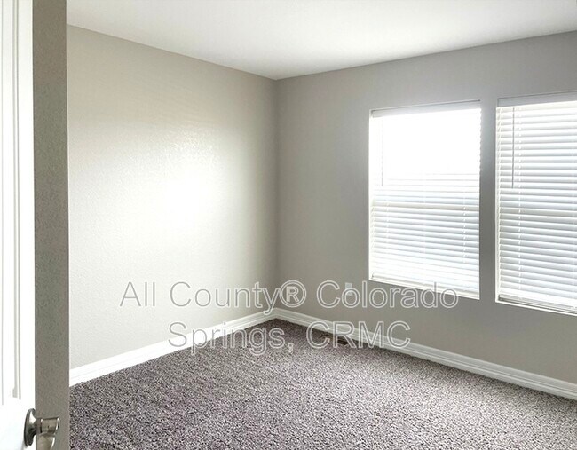 Building Photo - 610 Thimbleberry Point