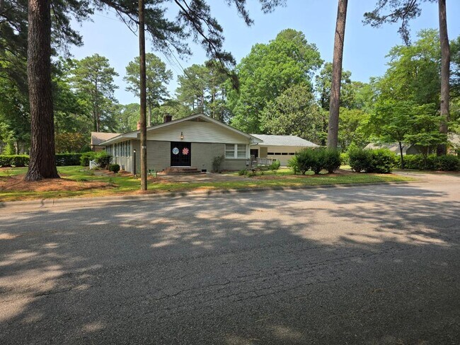 Building Photo - 1100 Robin Hill Rd NW