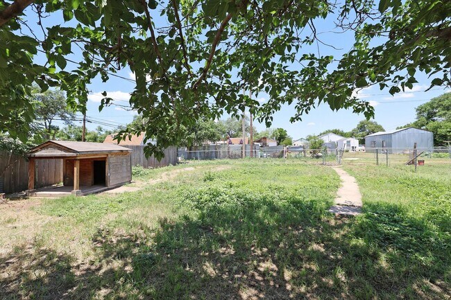 Building Photo - Cute home in Gables for rent~ 2 bed/1 bath