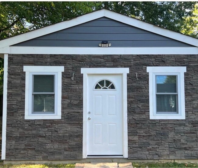 Building Photo - 6032 Clames Dr