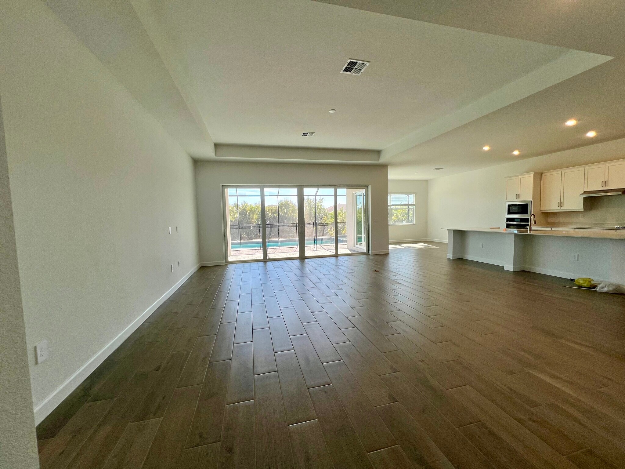 Great room - 8006 Lakes Edge Ln