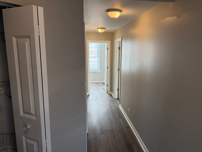 Building Photo - 218 S 14th Ave