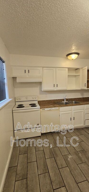 Building Photo - 711 N 70th St