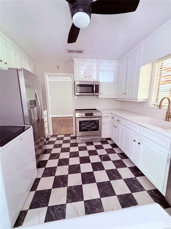 Building Photo - 13 Brookside Dr