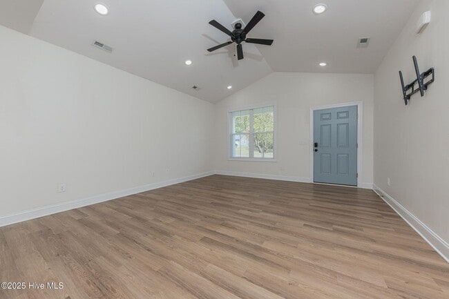 Building Photo - 111 Hampton Ct