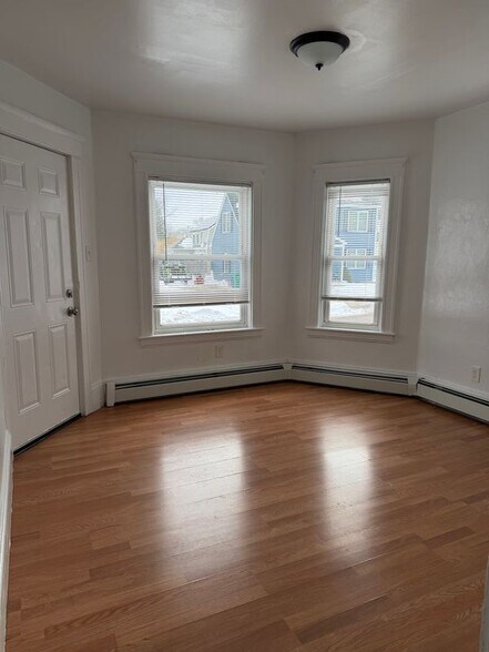 Building Photo - 82 Carpenter St