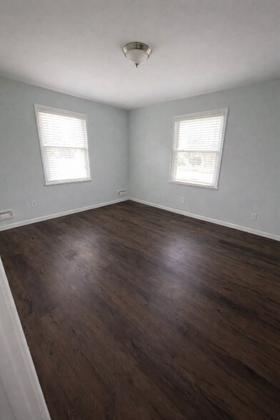 Building Photo - 5306 E 10th St