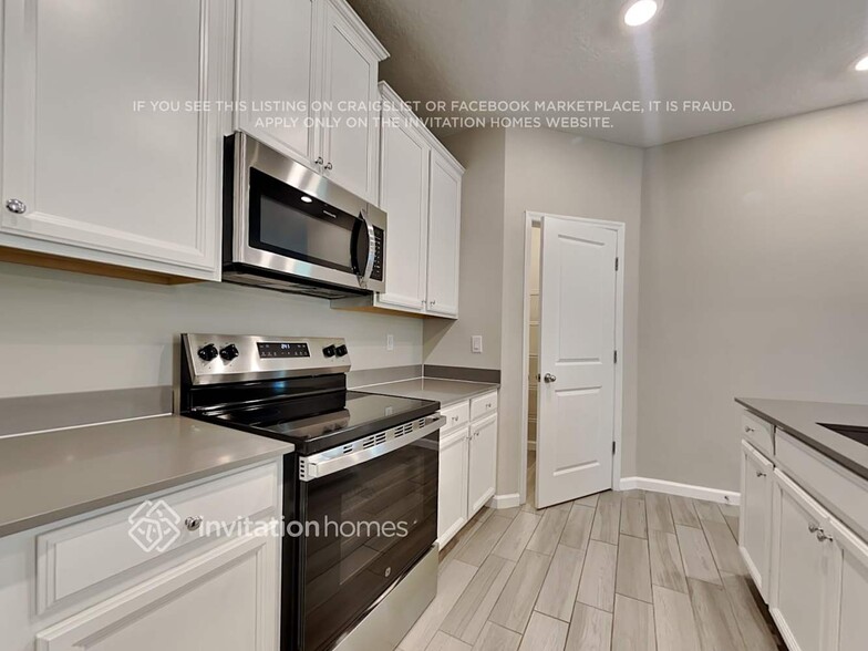 Building Photo - 11375 Oyster Creek Rd