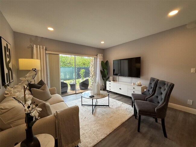 Building Photo - 20862 Vinesta Cir