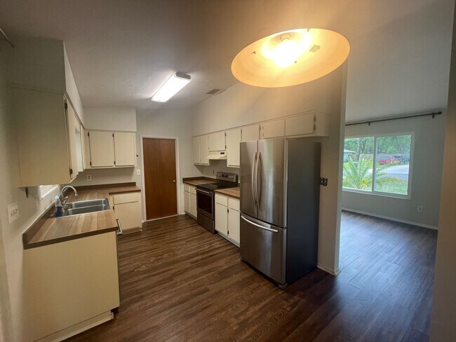 Building Photo - 3/2 (Northwood Oaks) Beautiful split floor plan home with custom brick accents and large landscap...