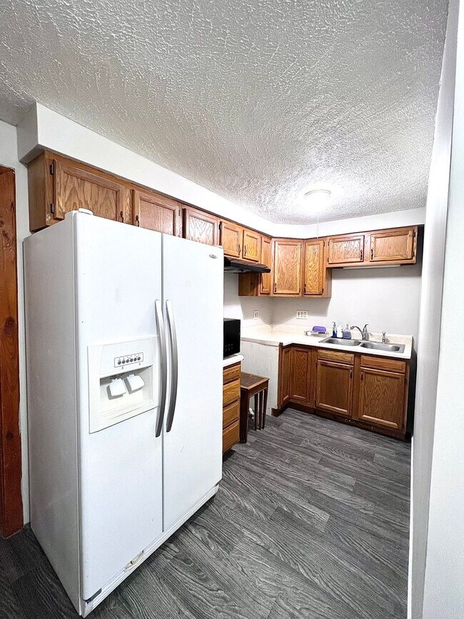 Building Photo - Cute South Omaha 2 bed, 1 bath beauty for only $1,250! COMING SOON!