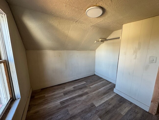 Building Photo - 3 Bed 2 Bath Single Family Home in Antigo
