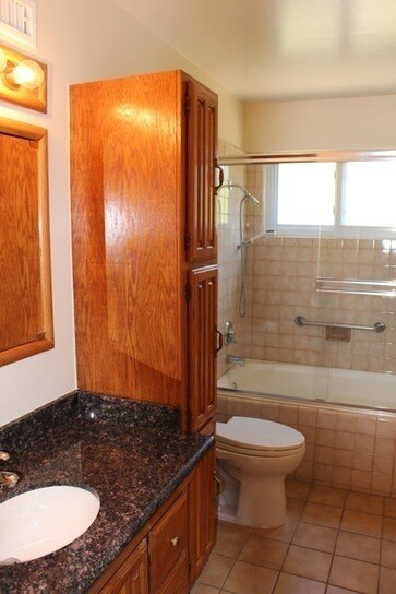 Building Photo - 5854 Mott St