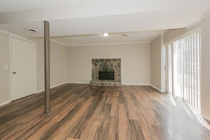 Building Photo - 4522 Doral Dr SW