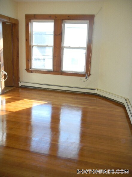 Building Photo - 40 Mozart St