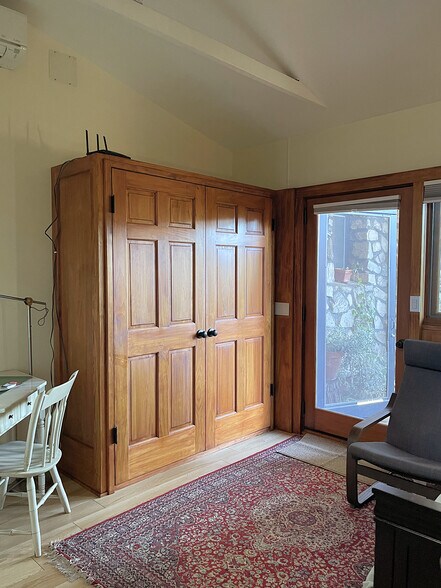 Building Photo - 3355 Reta St