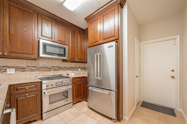 Building Photo - 18339 Beaverdell Dr