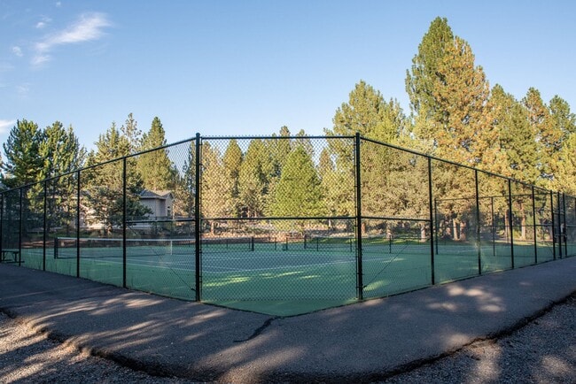 Building Photo - Single Level Gorgeous Awbrey Glen home!