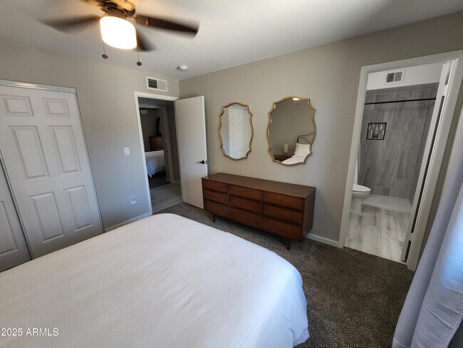 Building Photo - 630 E Julie Dr