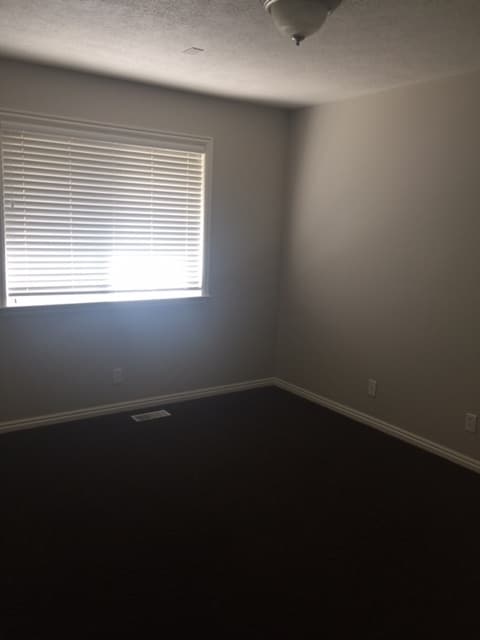 Building Photo - Beautiful Alpine Brook Townhome!