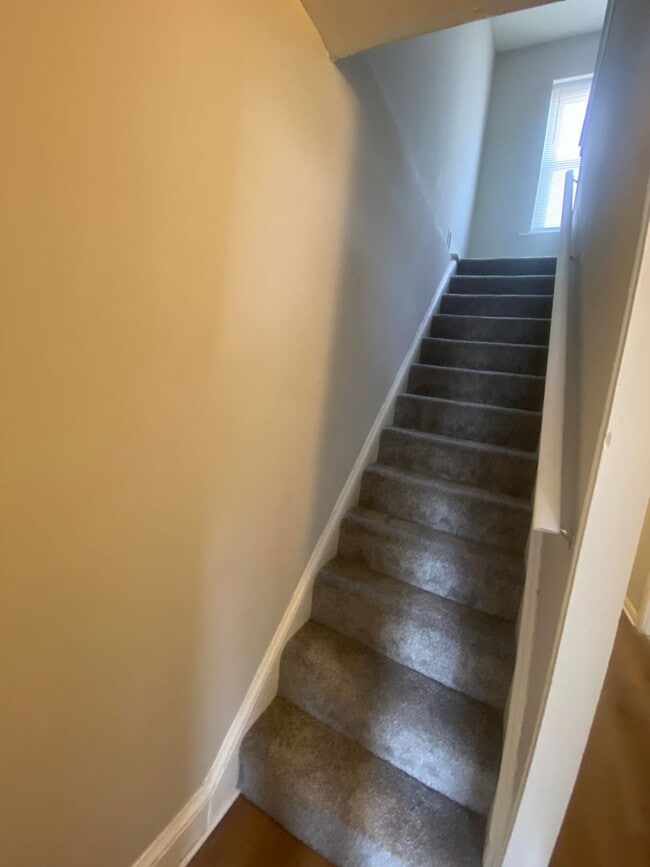 Building Photo - 663 Kohn St