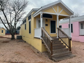 Building Photo - 2211 Ashberry Ave