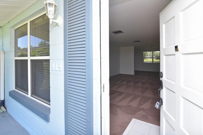 Building Photo - 919 Viscaya Blvd