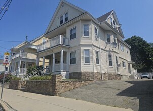 Building Photo - 51 Elm St