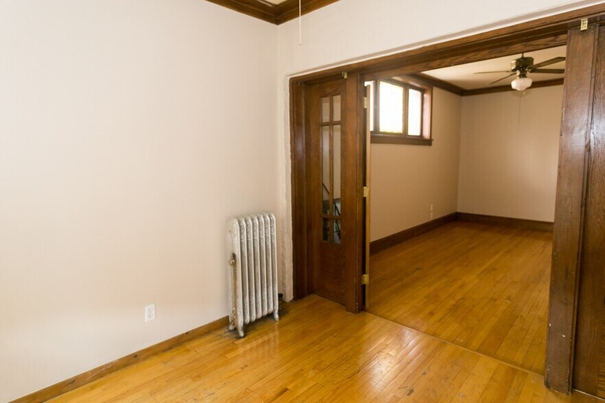 Building Photo - 5940 N Broadway