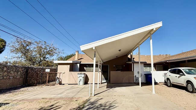 Primary Photo - 10501 Cozumel Ln