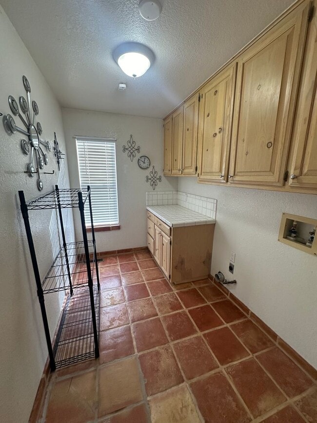 Building Photo - Spacious 3 Bed Home with Pool & Hot Tub!